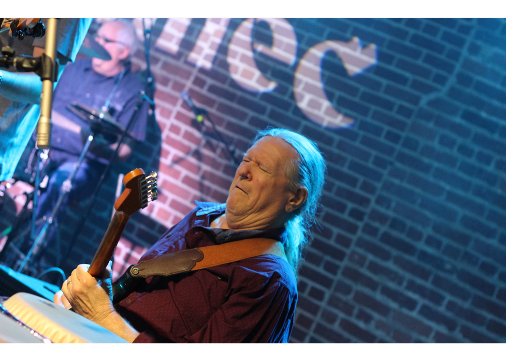 The Charlie Soul Band: Gary 'Guitar' Harbison feeling it!